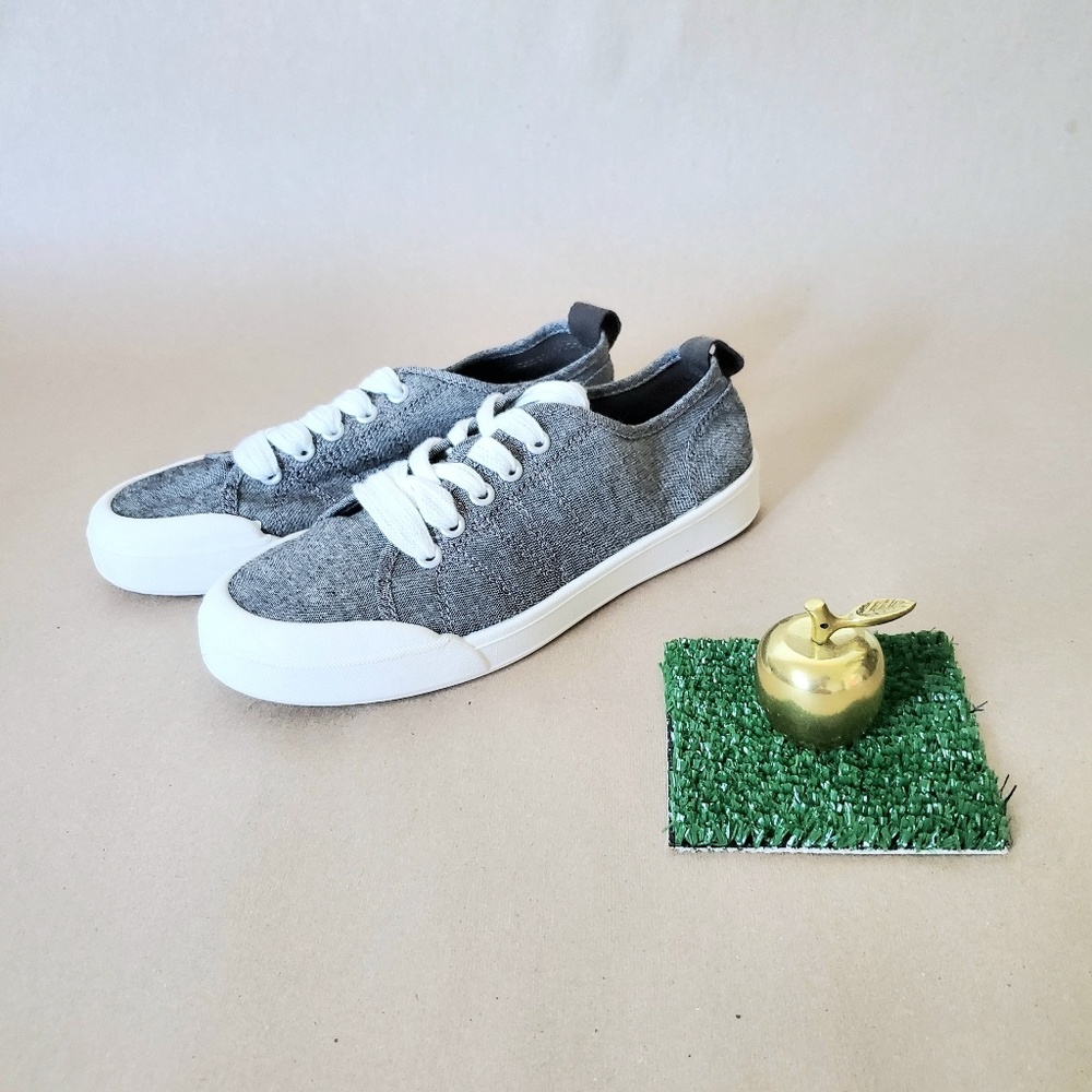 NWT Womens Sneackers Canvas Black